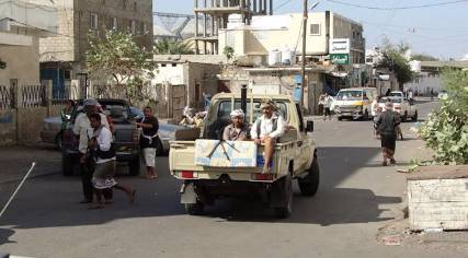 اللجان والجيش يحكمان السيطرة على أستاد 22 مايو بالشيخ عثمان بعدن